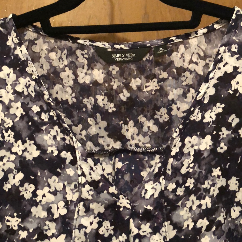 Simply Vera/Vera Wang sleeveless blouse - Picture 3 of 5